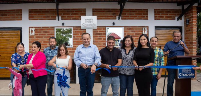 Inauguran nuevos baños públicos en San Antonio Tlayacapan con sistema para tratar aguas residuales
