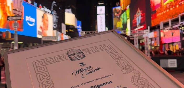 Rey Trigueros recibe en Nueva York reconocimiento por su trayectoria cultural