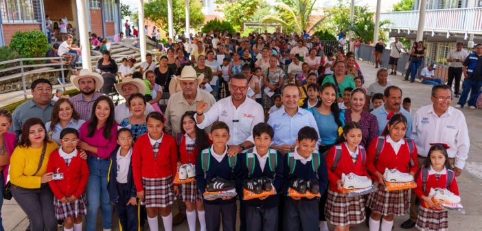 Más de 9 mil estudiantes de Chapala recibirán paquetes escolares gratuitos