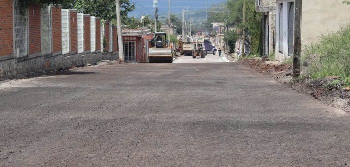 Avanza 70% la rehabilitación de la calle Niños Héroes en Lomas de Atequiza