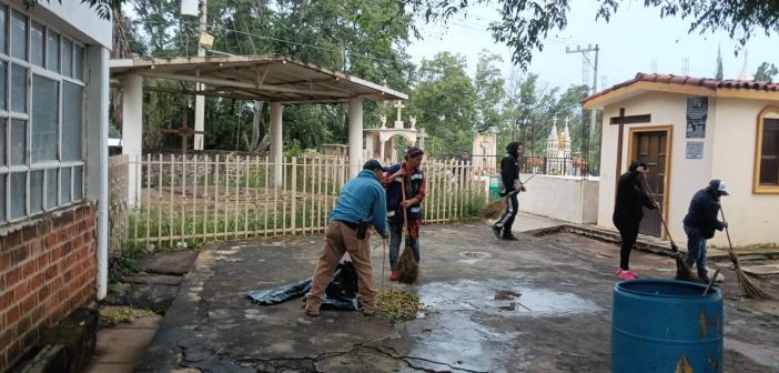 Anuncia Gobierno de Chapala preparativos en cementerios por el Día de Muertos; uno sigue pendiente de limpieza
